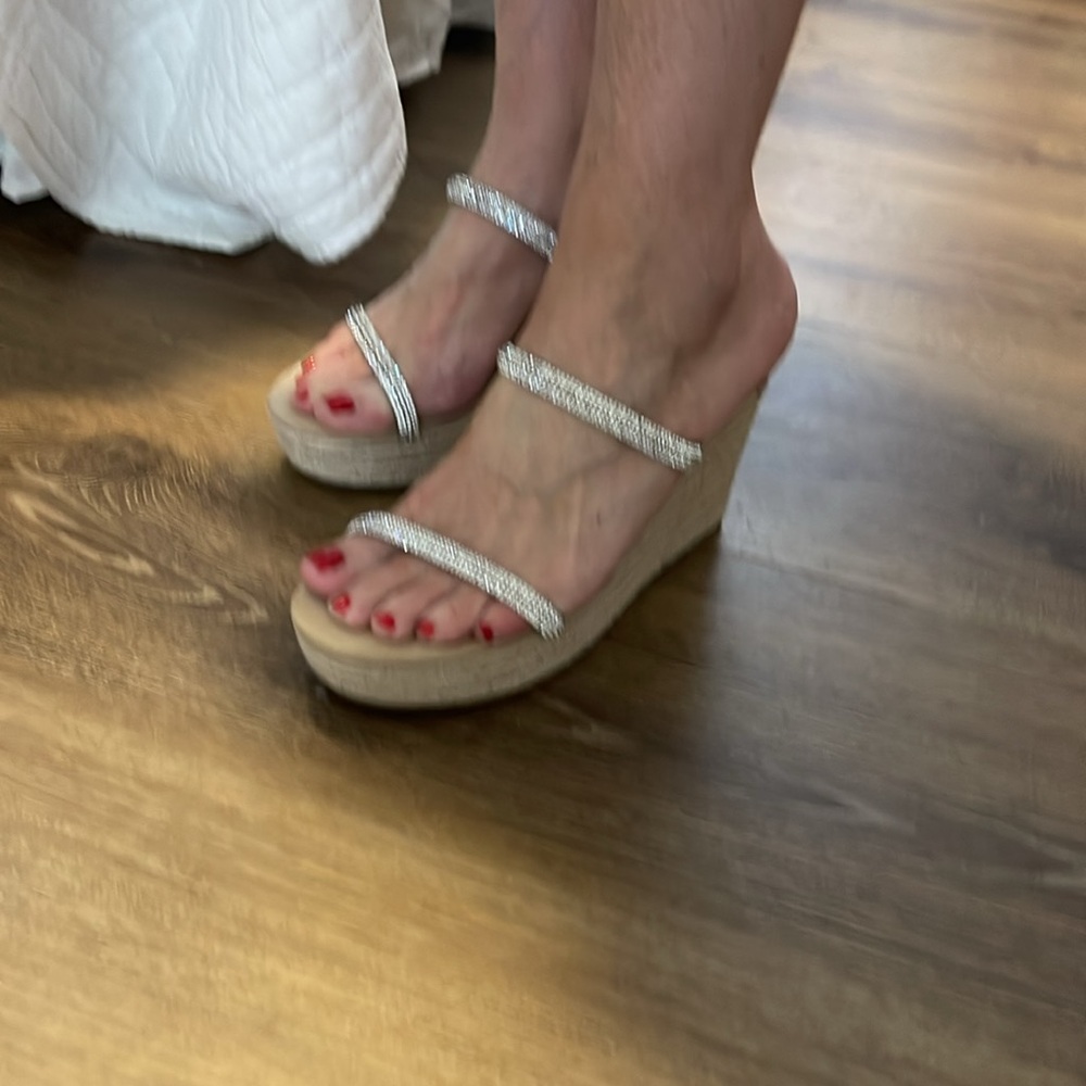 New in box - Steve Madden - sparkling wedge- - Picture 2 of 9